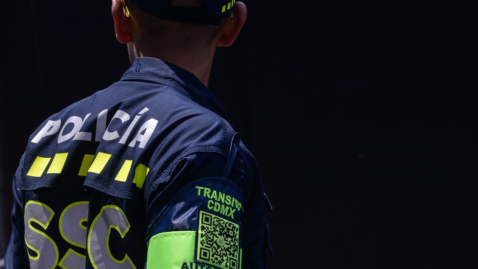 Policía de la SSC devolvió un cheque con miles de pesos a su dueña