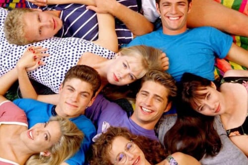 ‘90210′ vuelve a brillar en streaming y reabre la conversación generacional