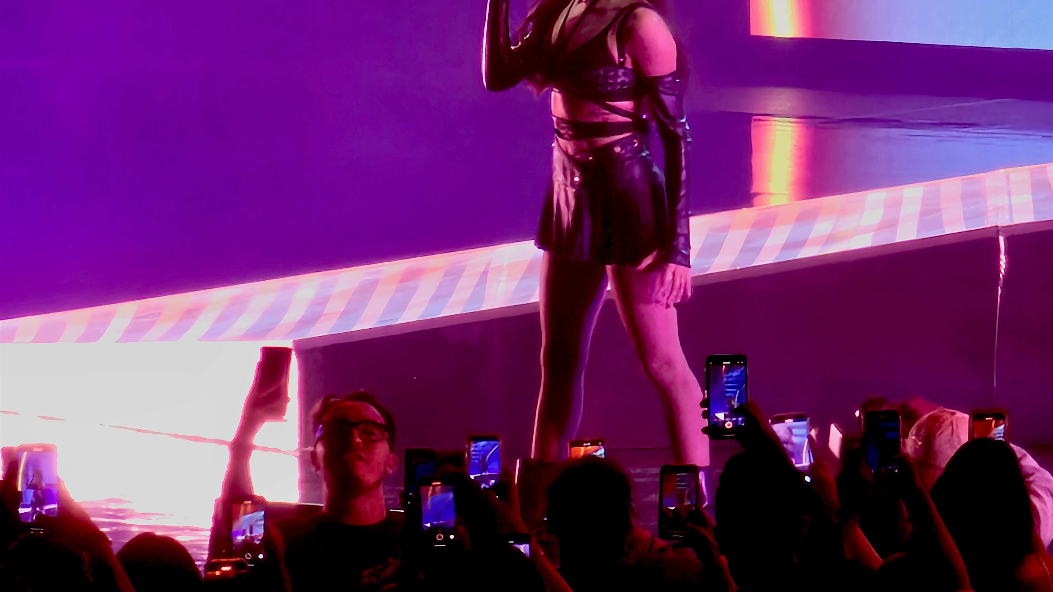 La cantante saldó su cuenta pendiente tras el accidente que sufrió el año pasado durante su arranque de gira.