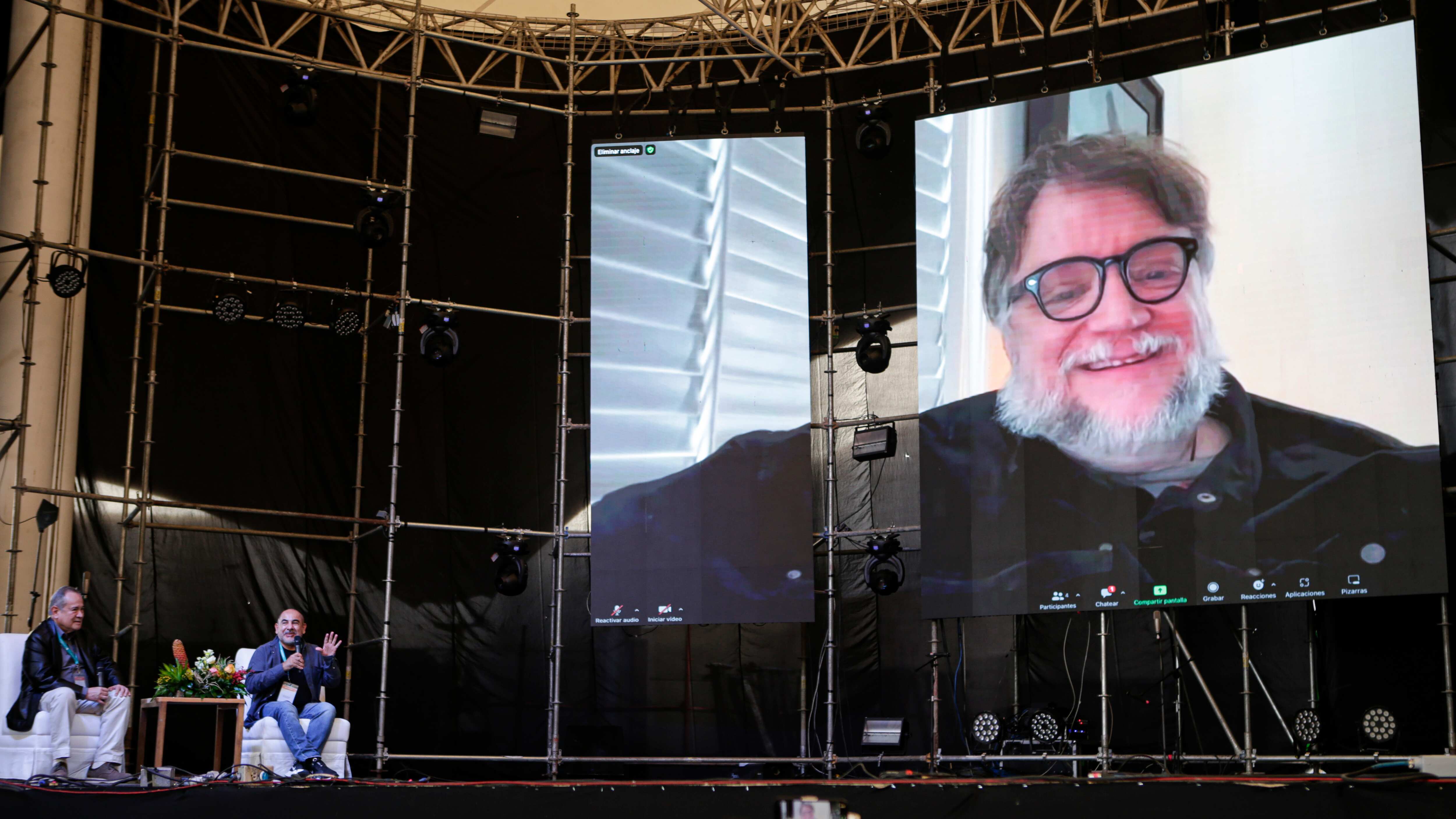 El cineasta tapatío tuvo un encuentro virtual para presentar el libro de Pinocho.