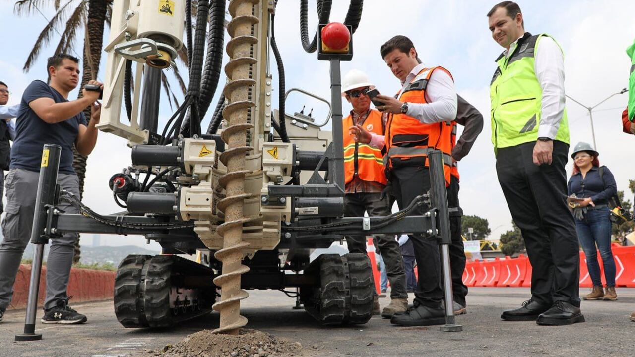 García encabezó la ceremonia con la que oficialmente se pone en marcha la nueva línea del Metro.