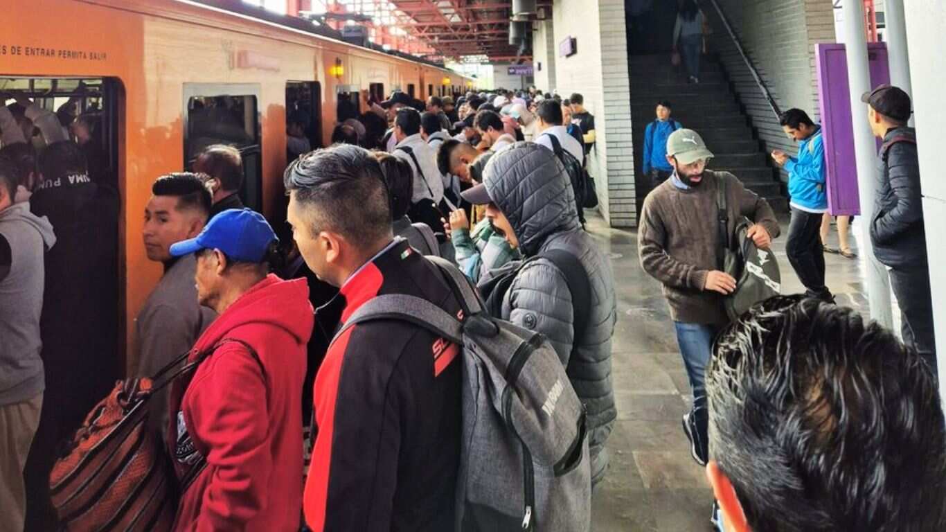 Problemas de saturación de pasajeros en el Metro hoy