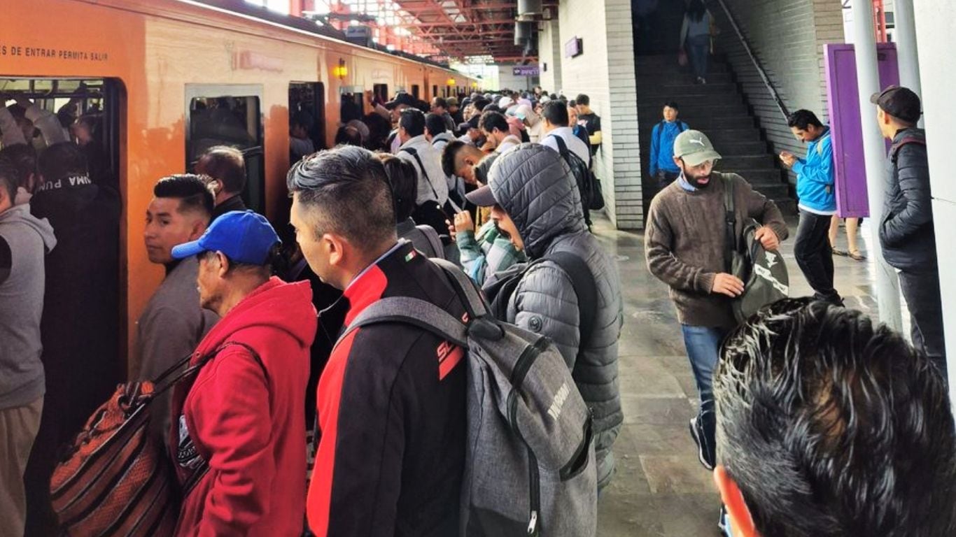 Problemas de saturación de pasajeros en el Metro hoy