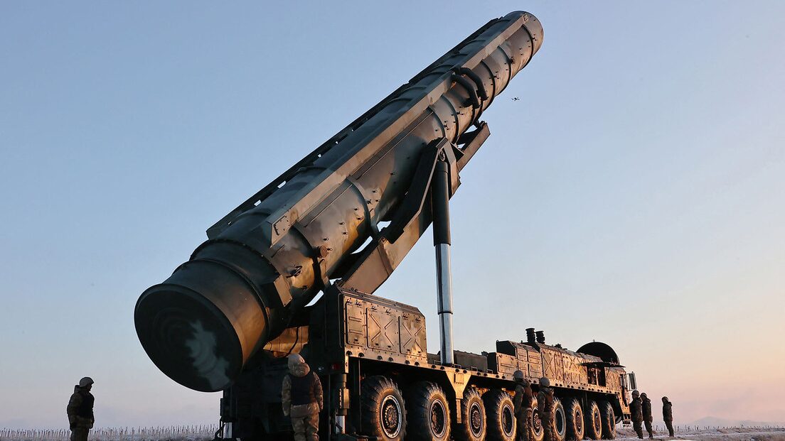 Corea del Norte lanza misil balístico de alcance medio al mar de Japón