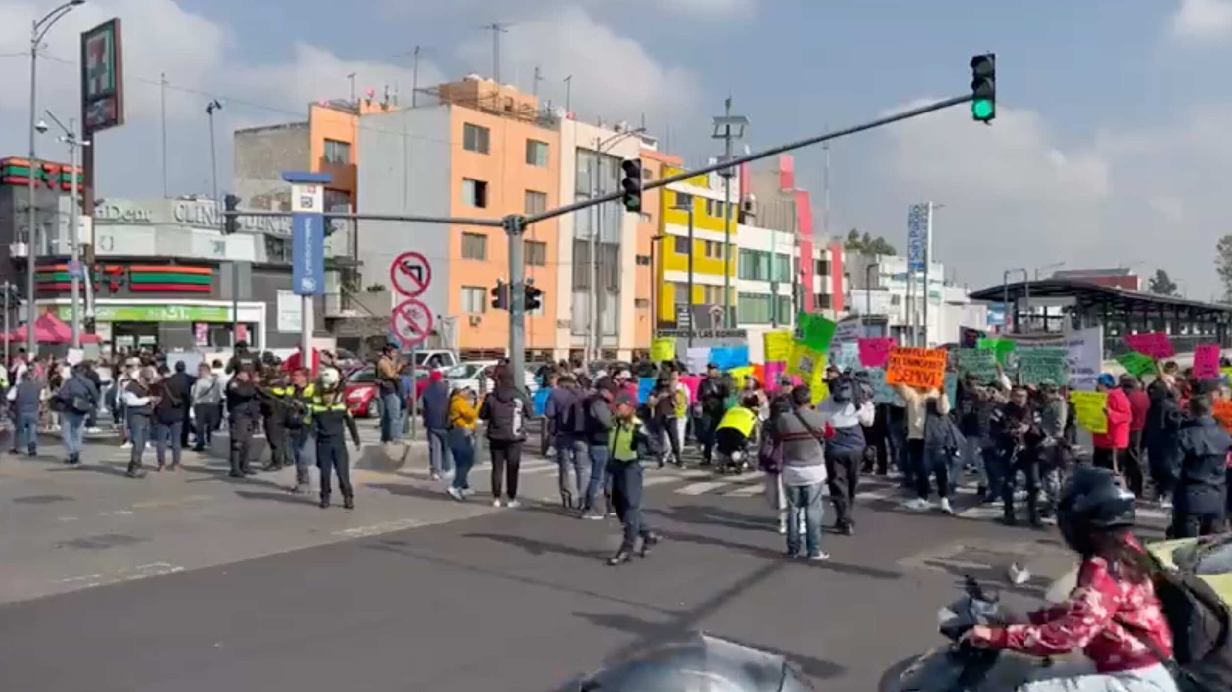 Realizaron cierres en diferentes puntos de la CDMX. (Especial)