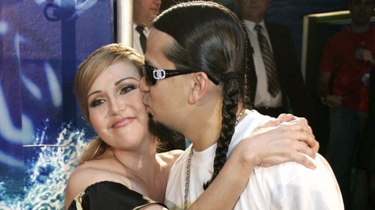 La influencer Chamonic reveló en su cuenta de Instagram que Cruz Martínez estranguló a la cantante.