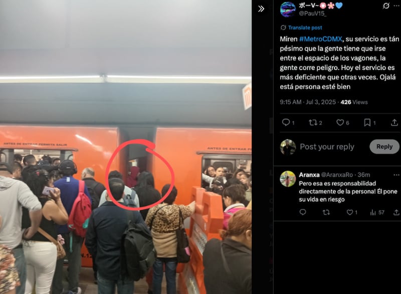 Usuario viaja entre vagones del Metro CDMX
