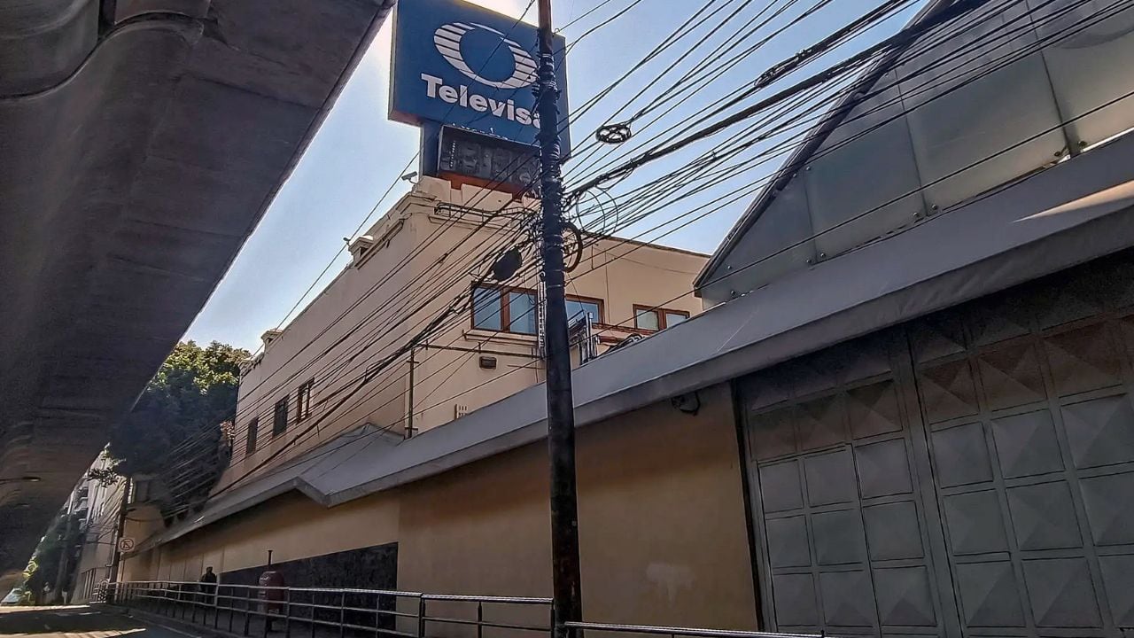 Elementos de la Secretaría de Seguridad Ciudadana entraron a las instalaciones de la televisora.