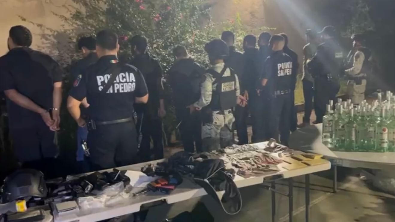 Además de alcohol y drogas se encontró dinero en efectivo y armas.