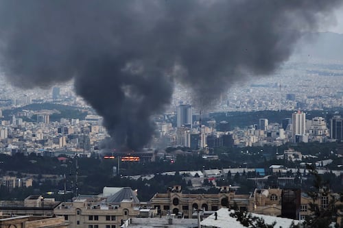 Israel mantiene sus ataques en territorio iraní