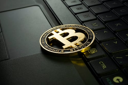 Criptomonedas se basan en teoría del tonto mayor: Bill Gates