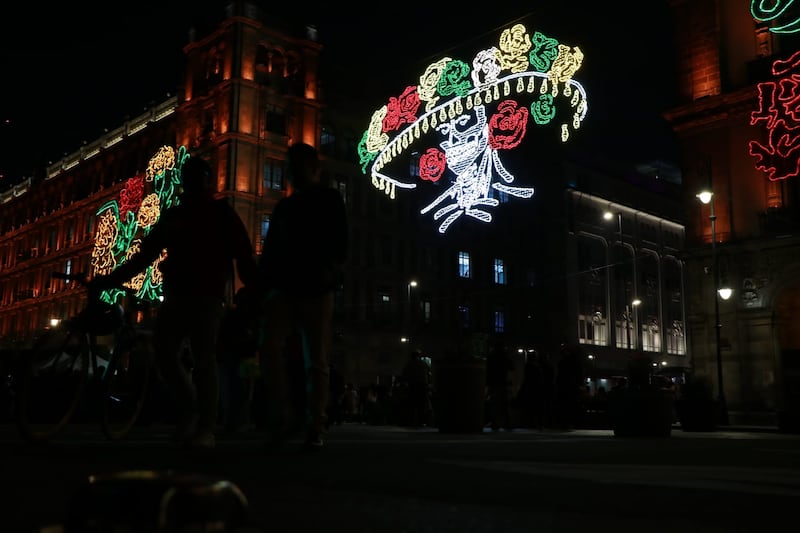 Encendido decorativo por el Día de Muertos en el Centro Histórico