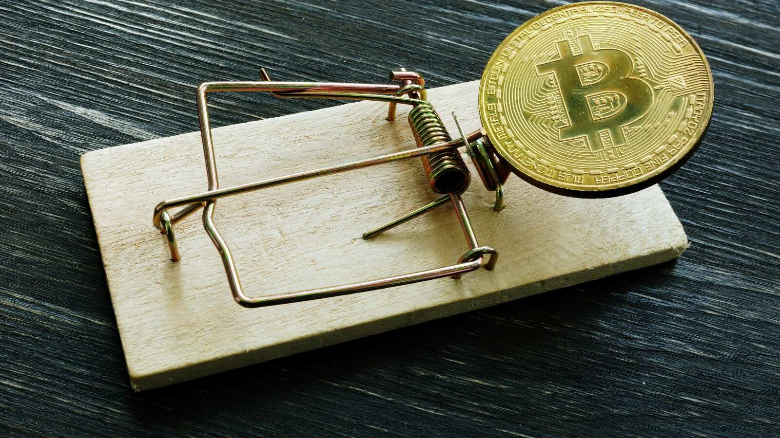 FxWinning da la cara y promete la devolución del dinero, si y solo si, las víctimas se comprometen a no denunciar; los abogados llaman a unirse a una demanda colectiva en España.