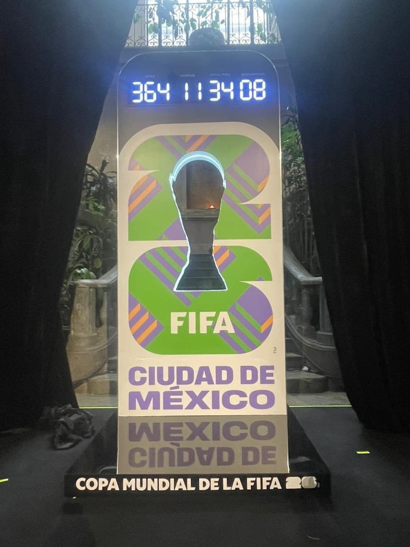 Presentan el reloj oficial del Mundial en la CDMX