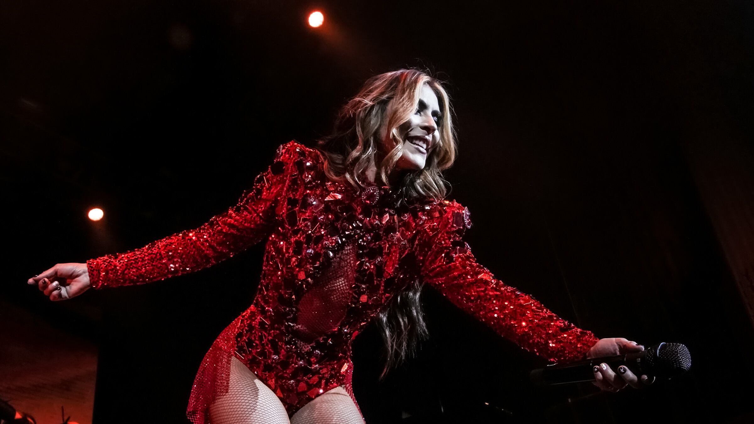 Sin importar las fallas técnicas y convencidos por el apoyo del público, María León y Yahir presentaron su primer show en conjunto en el Teatro Metropólitan, mismo en el que complacieron a todos los asistentes con temas que han marcado sus carreras en solitario, así como también con sus colaboraciones.