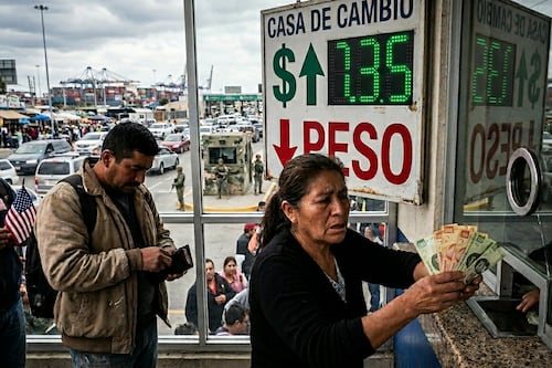 Dólar recupera músculo; guerra y economía de EE. UU. golpean al peso