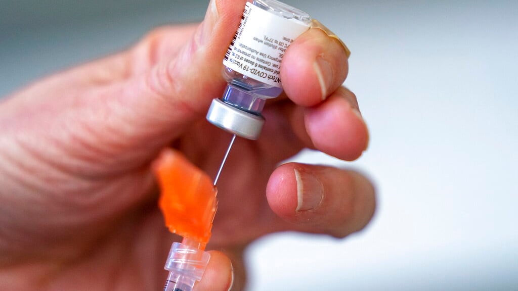Pfizer: pide a FDA tercera vacuna