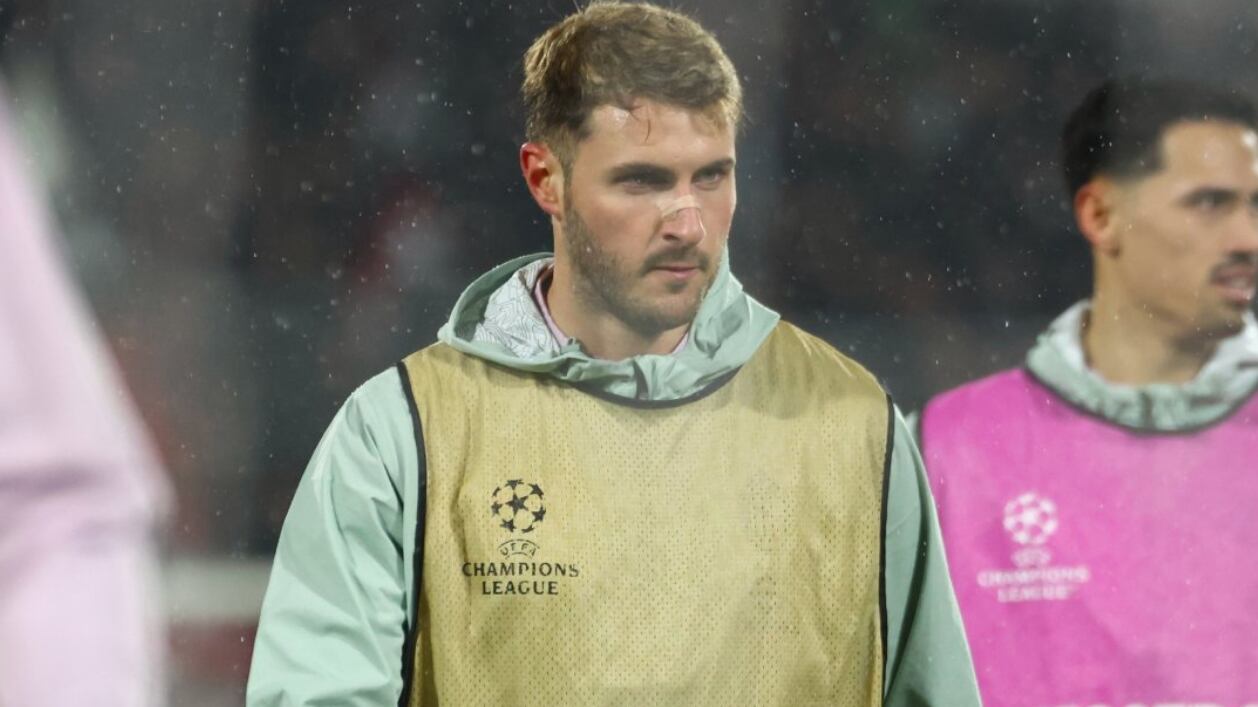 Santiago Giménez volvió a casa del Feyenoord.