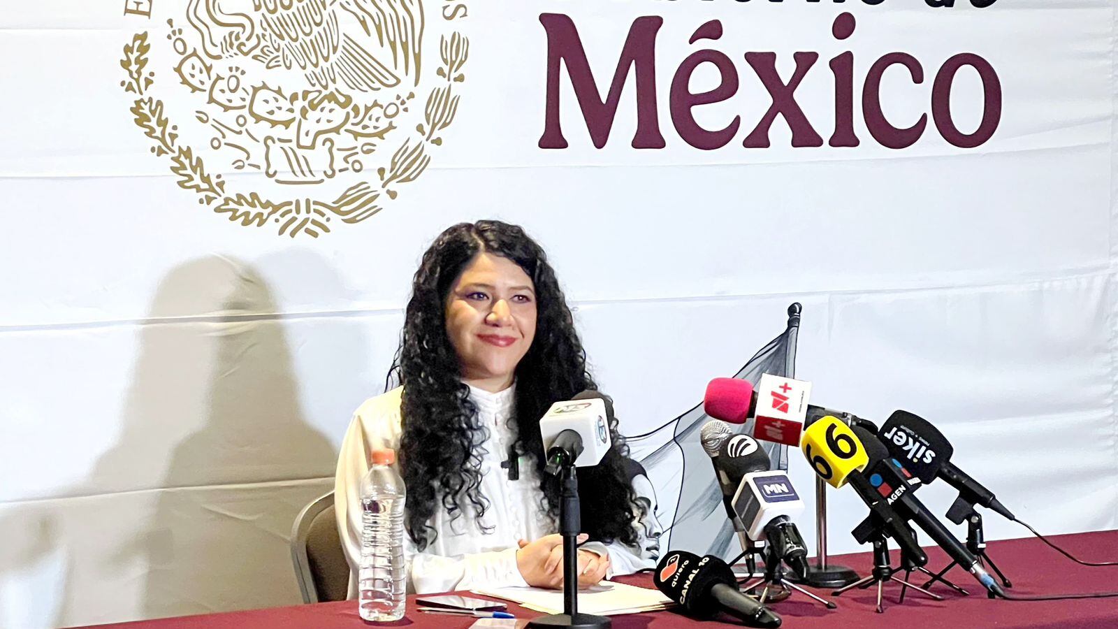Katia Meave Ferniza delegada de los Programas Sociales del Gobierno de México en Jalisco informó que la secretaría del Bienestar en Jalisco contratará a más de 800 mujeres y hombres médicos, enfermeros y profesionales de la salud