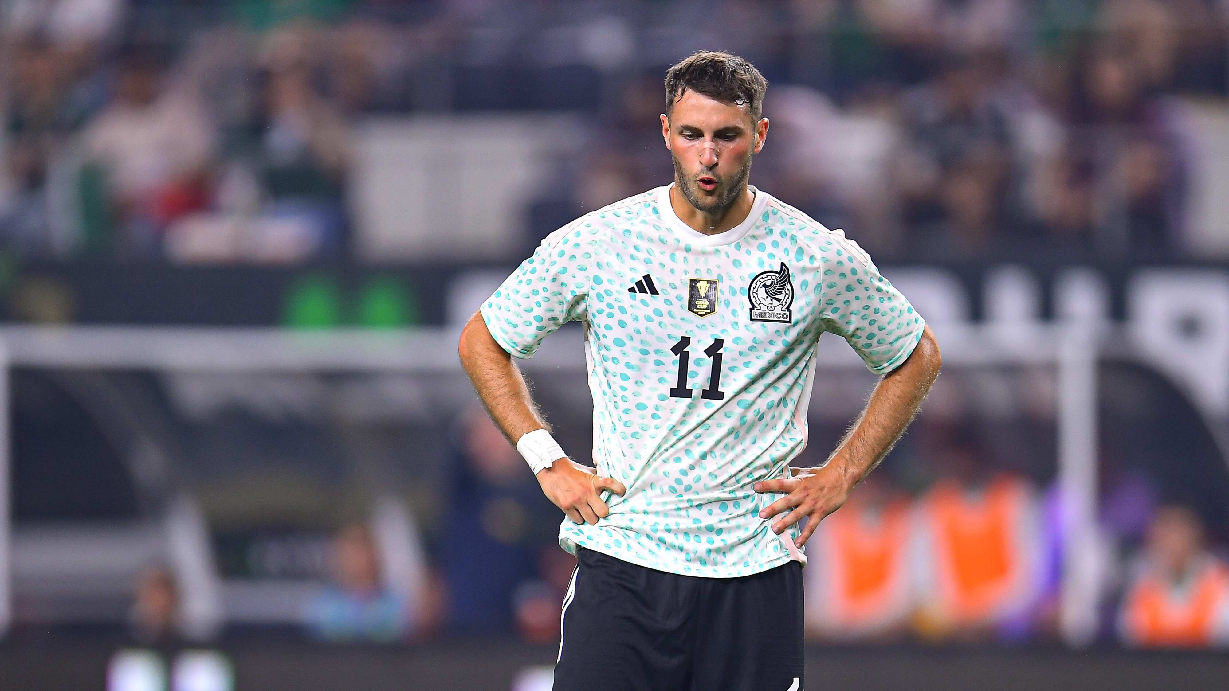 Santiago Giménez renovó con el Feyenoord hasta verano del 2027 aunque no descartan una salida en los próximos meses.