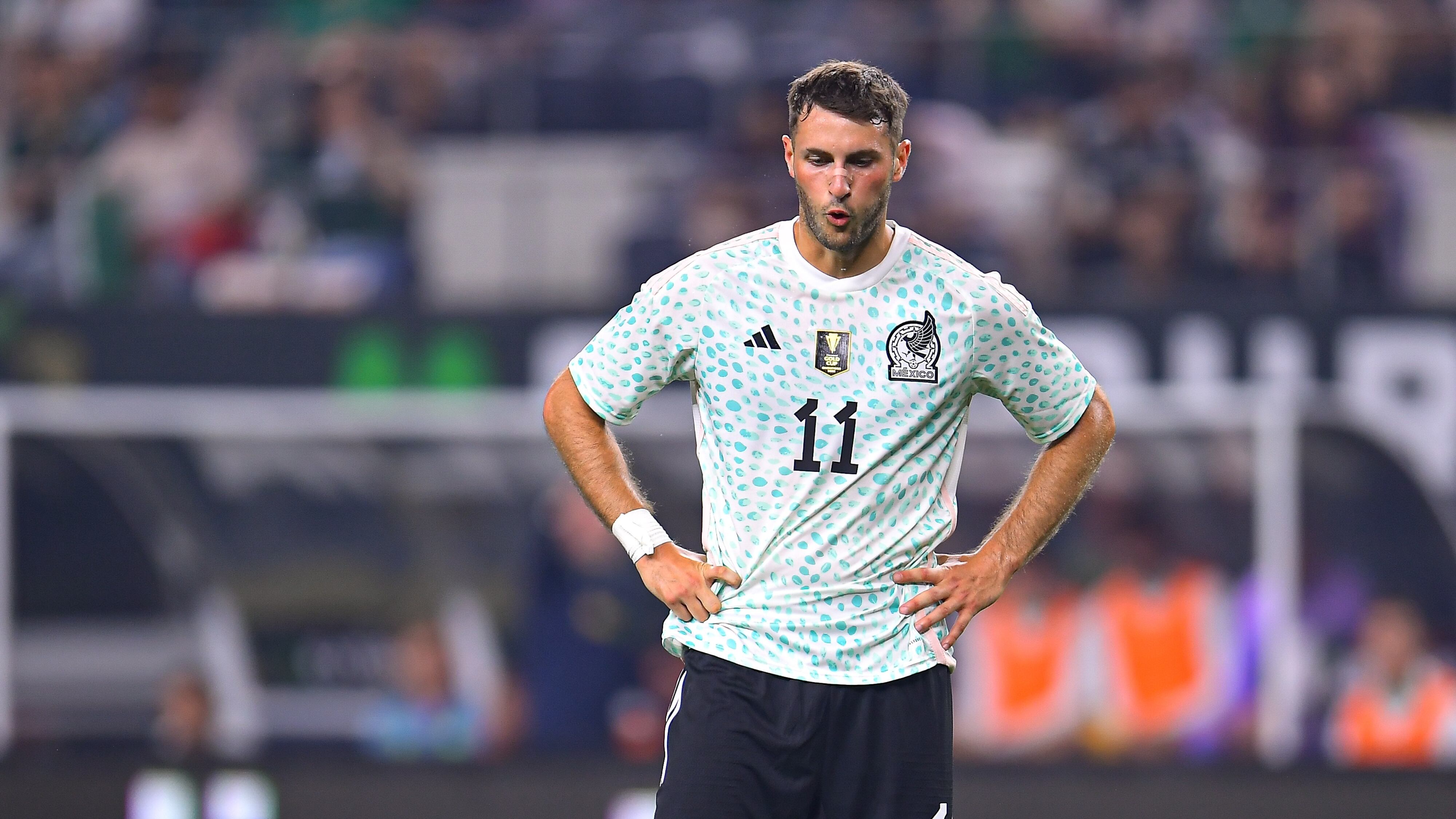 Santiago Giménez renovó con el Feyenoord hasta verano del 2027 aunque no descartan una salida en los próximos meses.