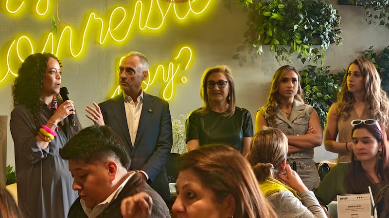 A través de una vajilla intervenida por la artista visual Cecilia Maafs, Giornale redefine el acto de comer como una pausa consciente donde el diseño, el bienestar y la emoción dialogan con la gastronomía