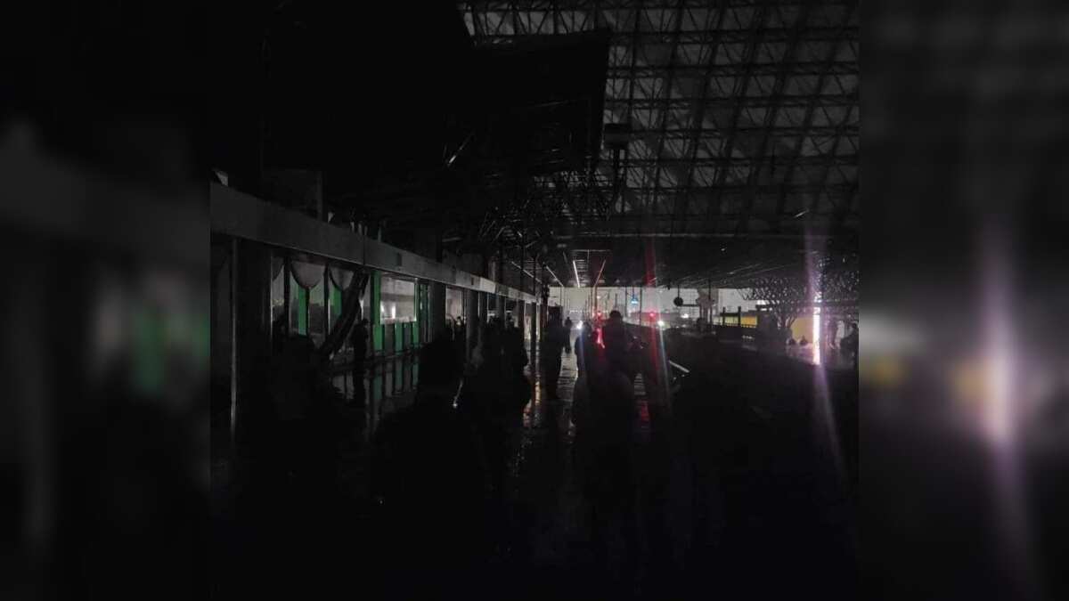 Protección Civil Nuevo León confirmó que no hubo lesionados y que las personas fueron liberadas después de que volvió la energía.