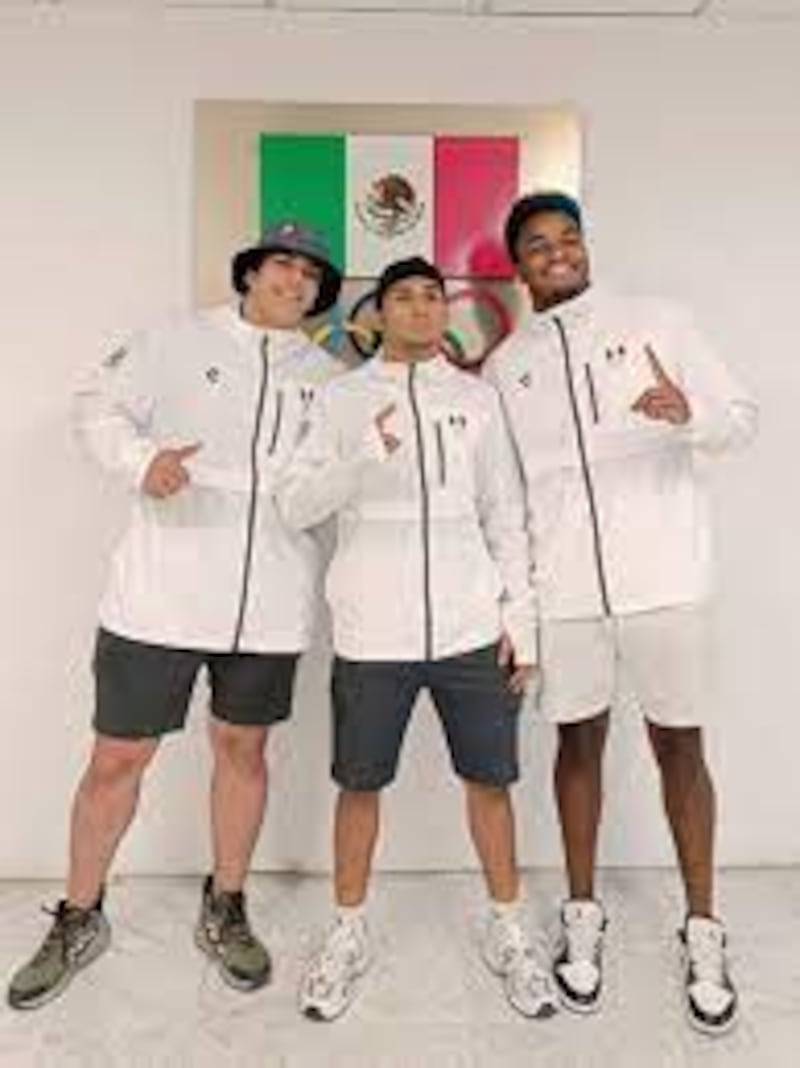 COM uniforme deportivos