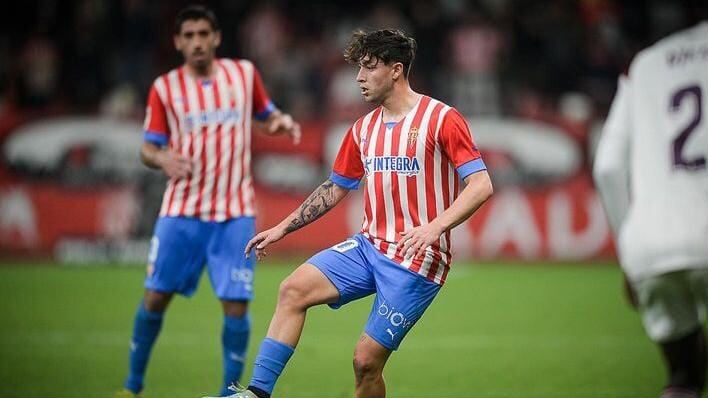 Jordan Carrillo se encuentra a préstamo con el Sporting de Gijón.