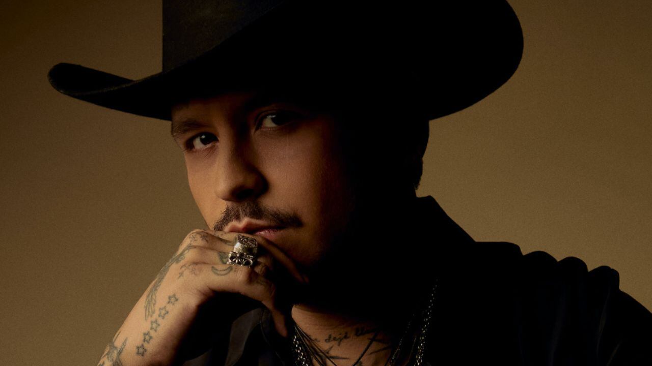 “Bandera Blanca” el álbum más personal de Christian Nodal