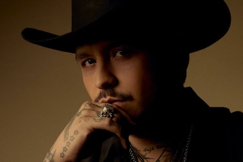 “Bandera Blanca” el álbum más personal de Christian Nodal