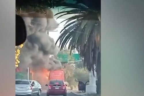 Autobús con peregrinos choca en Avenida Constituyentes, reportan al menos 10 heridos
