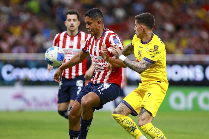 Mano de Luis Romo