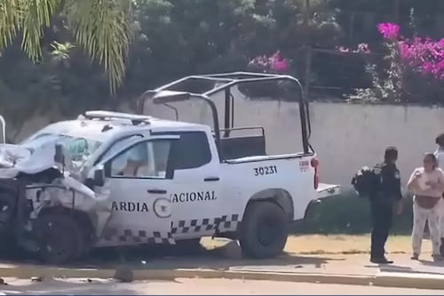 Patrulla de la Guardia Nacional queda registrada en video durante fatal choque múltiple en Zamora