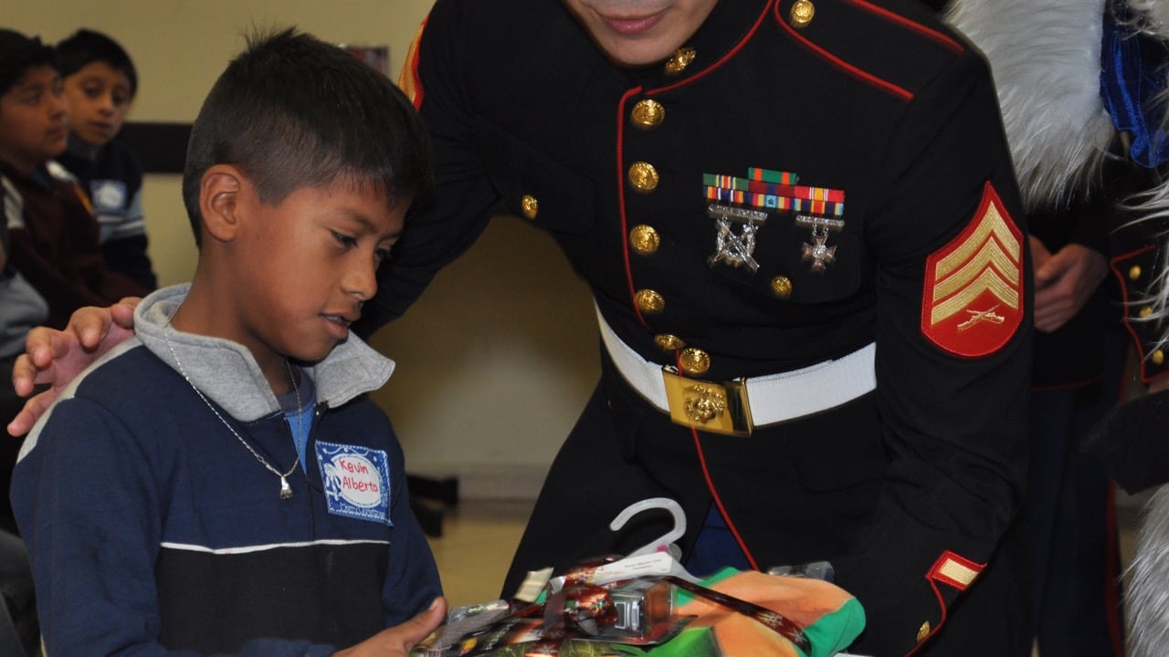 Programa Toys for Tots (juguetes para niños) del U.S. Marine Corps.