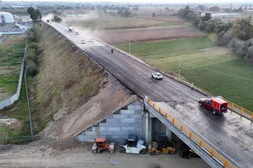 Vuelve circulación en el Bulevar Aeropuerto en Huejotzingo, tras reparar socavón