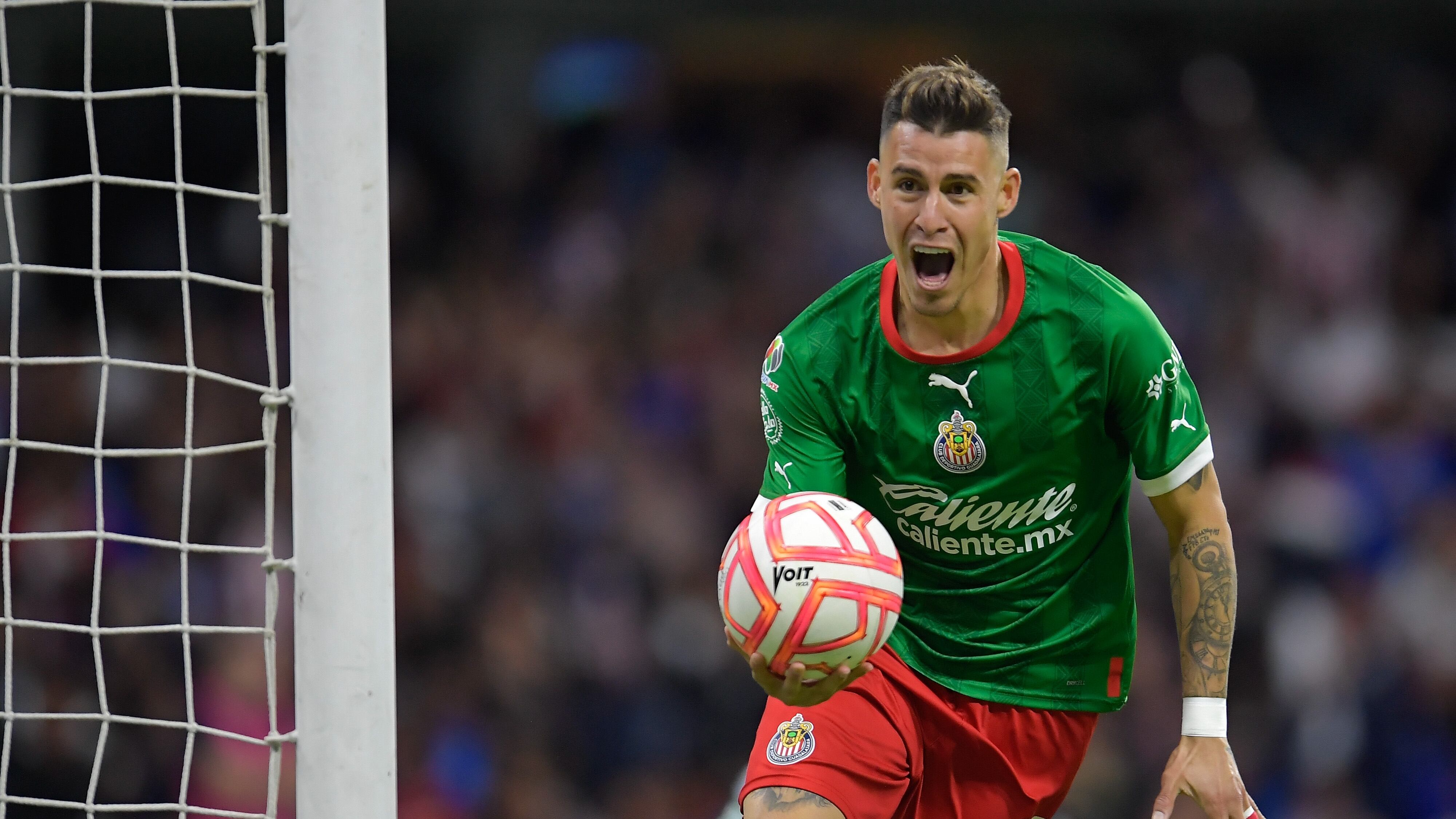 Cristian Chicote Calderón en pleno festejo del gol