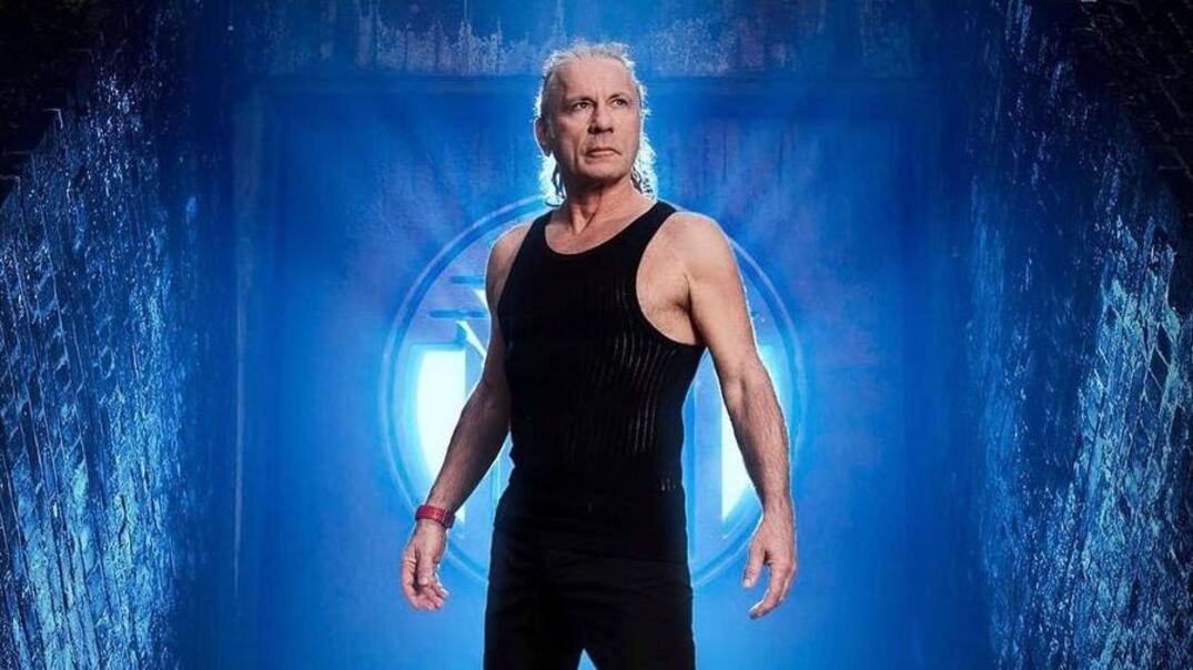 Es considerado como uno de los mejores vocalistas de heavy metal.