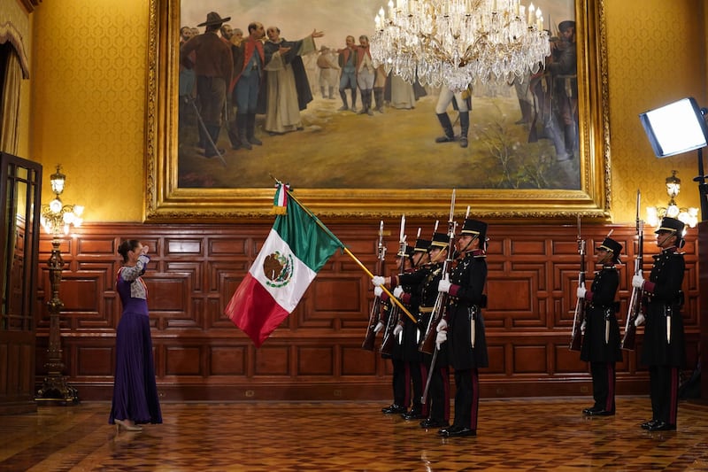 Histórico Grito de Independencia: Por primera vez, una mujer encabeza la ceremonia del Grito de Independencia
