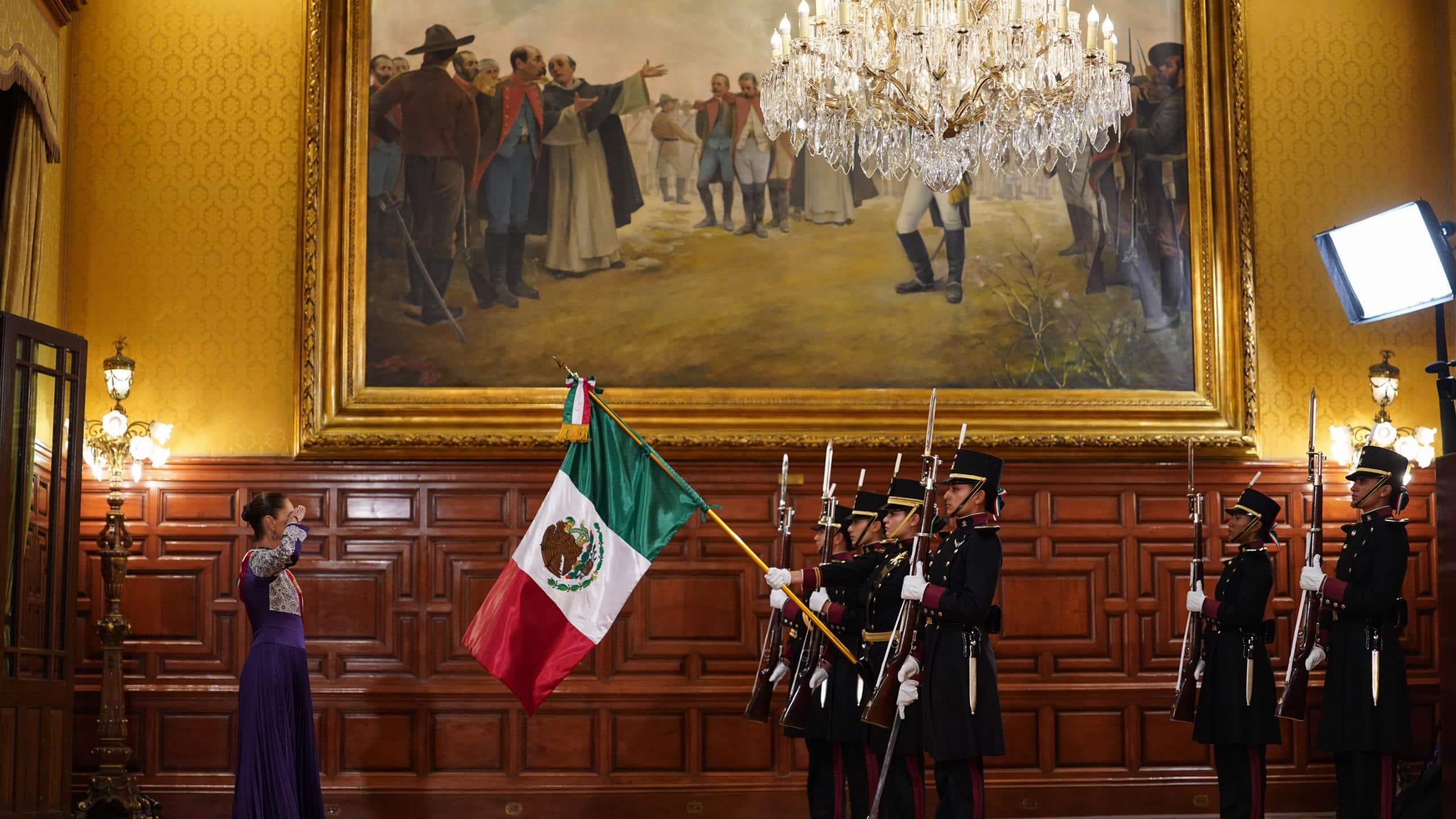 Histórico Grito de Independencia: Por primera vez, una mujer encabeza la ceremonia del Grito de Independencia