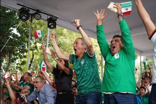 Convive Pepe Chedraui con poblanas y poblanos en la inauguración de la Copa del Mundo 2026