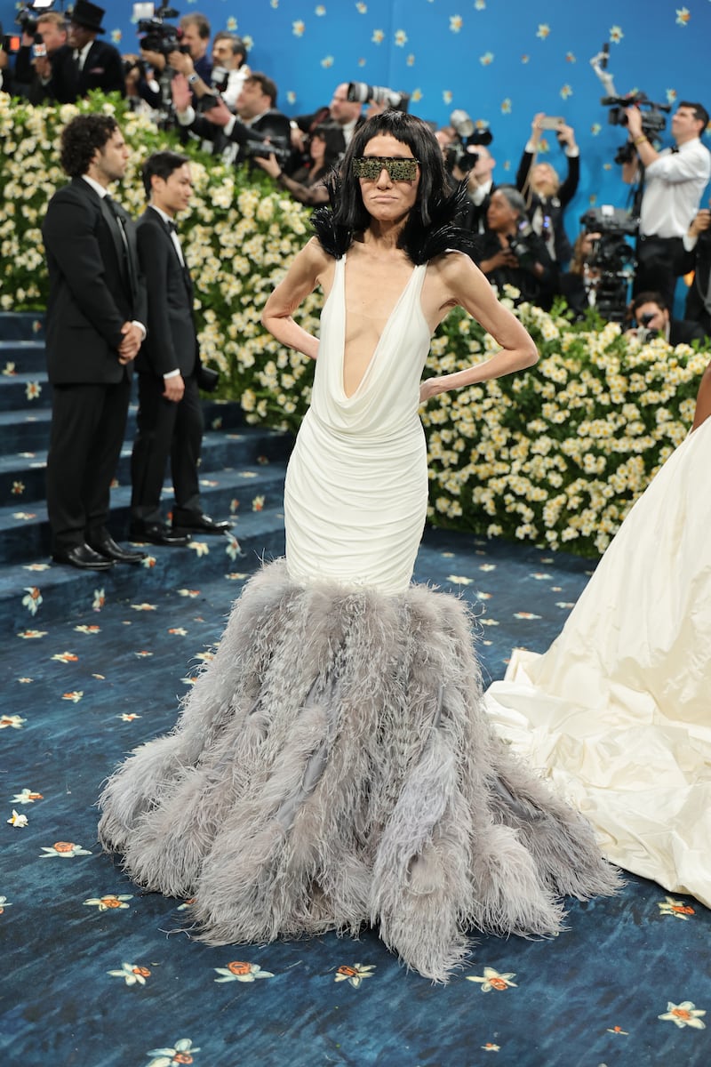 La diseñadora llegó a la Met Gala 2025