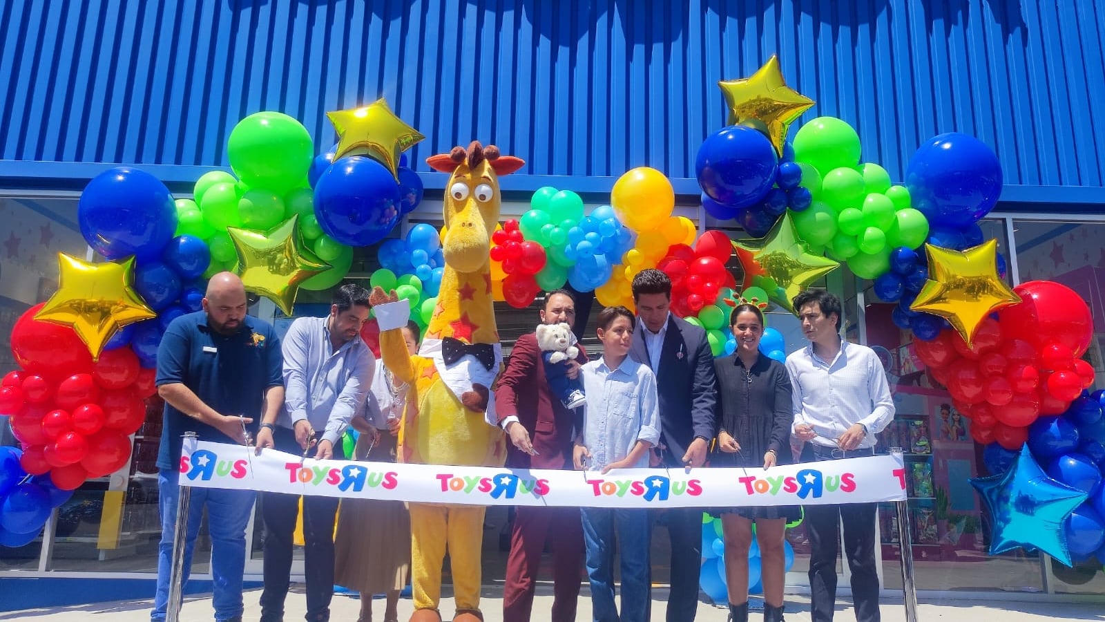 Abre nueva tienda de Toys “R” Us en Querétaro; incorpora experiencias interactivas para familias
