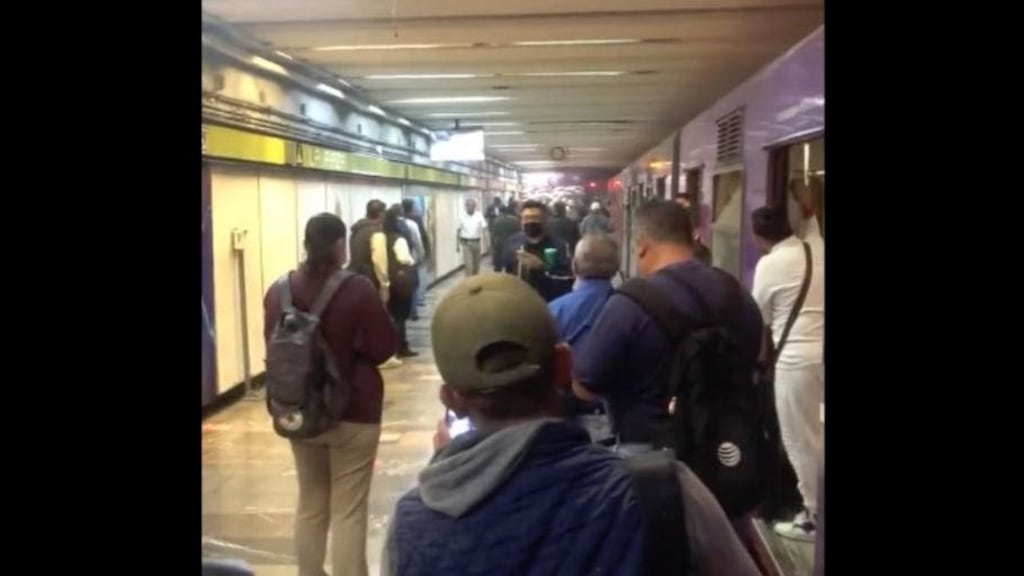 El servicio de transporte continúa con problemas en la Línea 3 del servicio. (Especial)