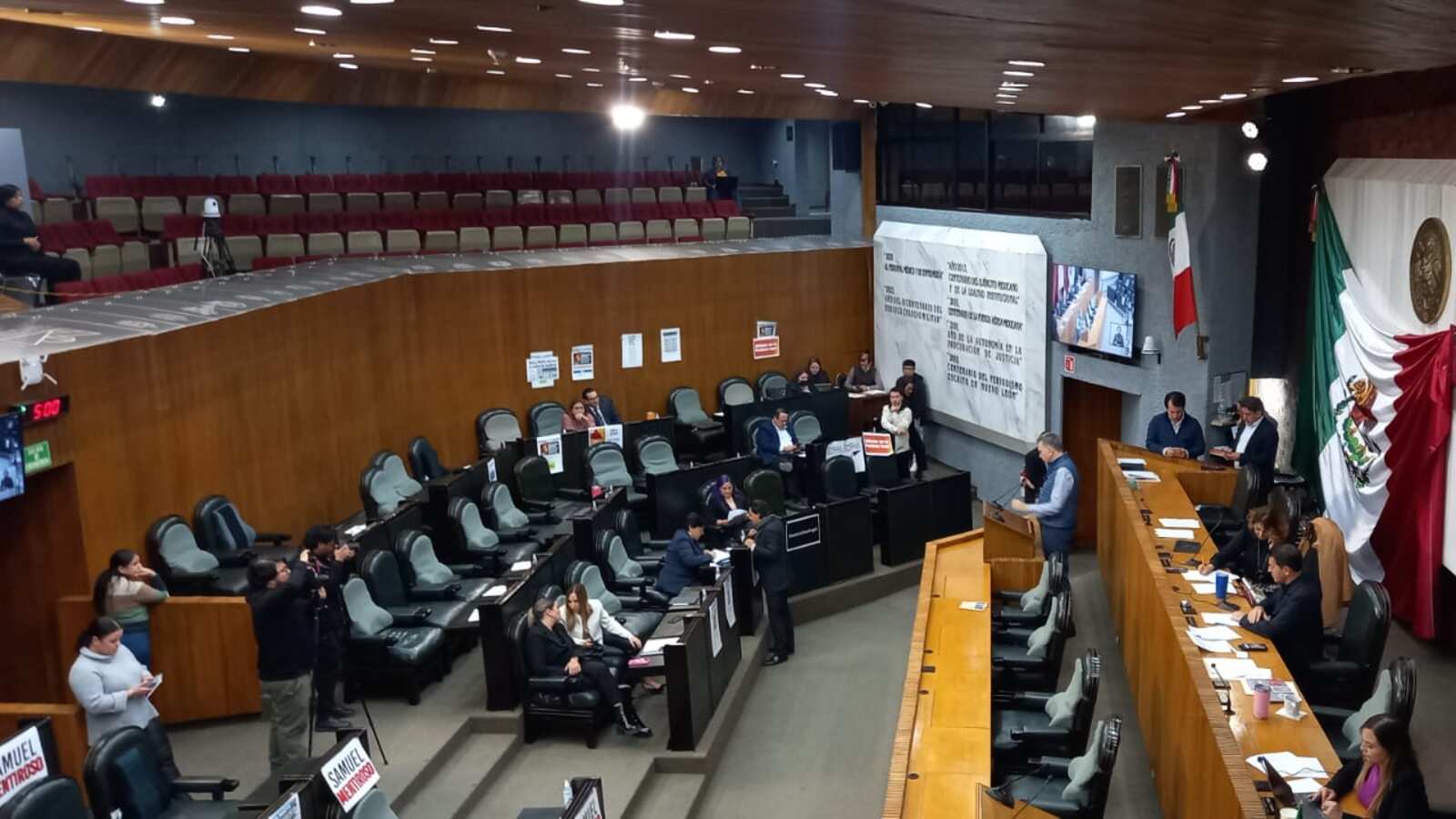 No se alcanzaron los votos necesarios por falta de quórum.