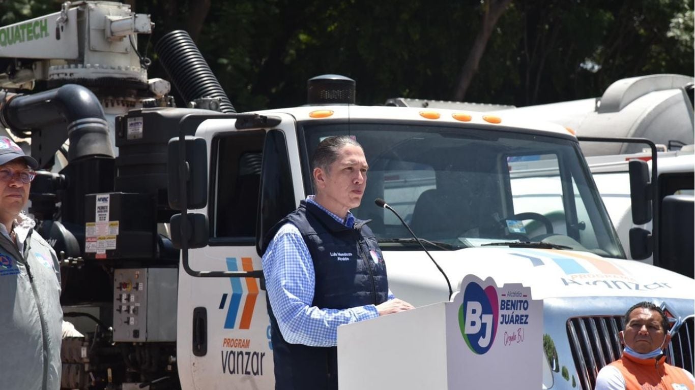 El alcalde pide a los vecinos no tirar basura en las coladeras para evitar que se tapen