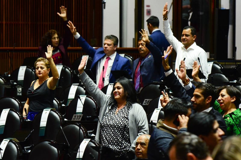 #Política Confidencial diputados meten acelerador a iniciativas