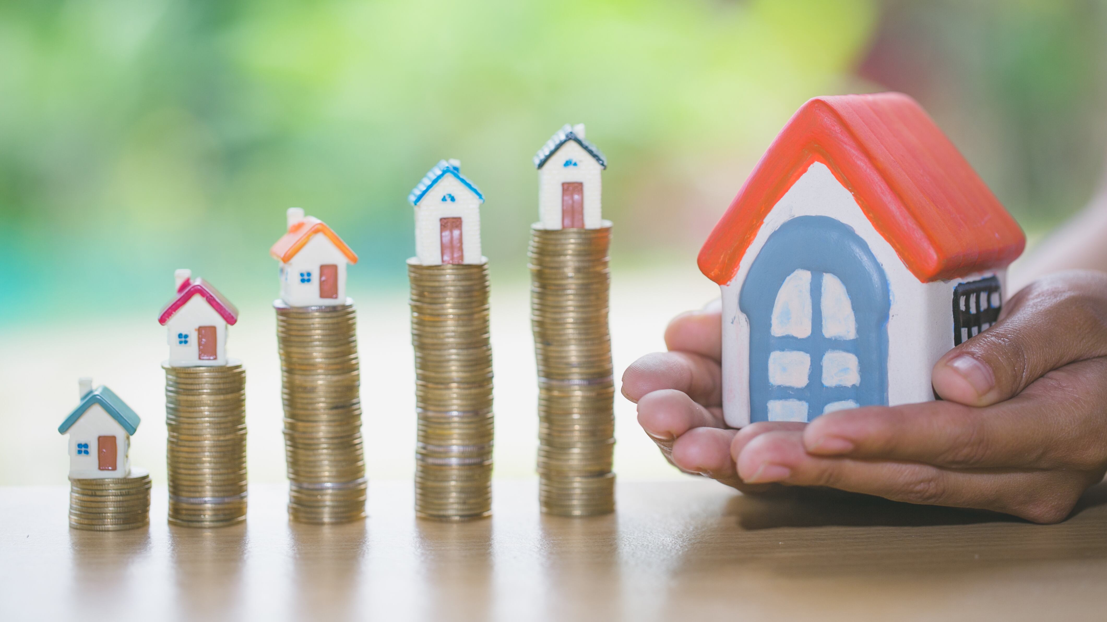 El Infonavit cobra una tasa de interés promedio de 8.2%; los trabajadores que ganan un salario mínimo pagan 2.5% y los de mayor ingreso, 10.45%.