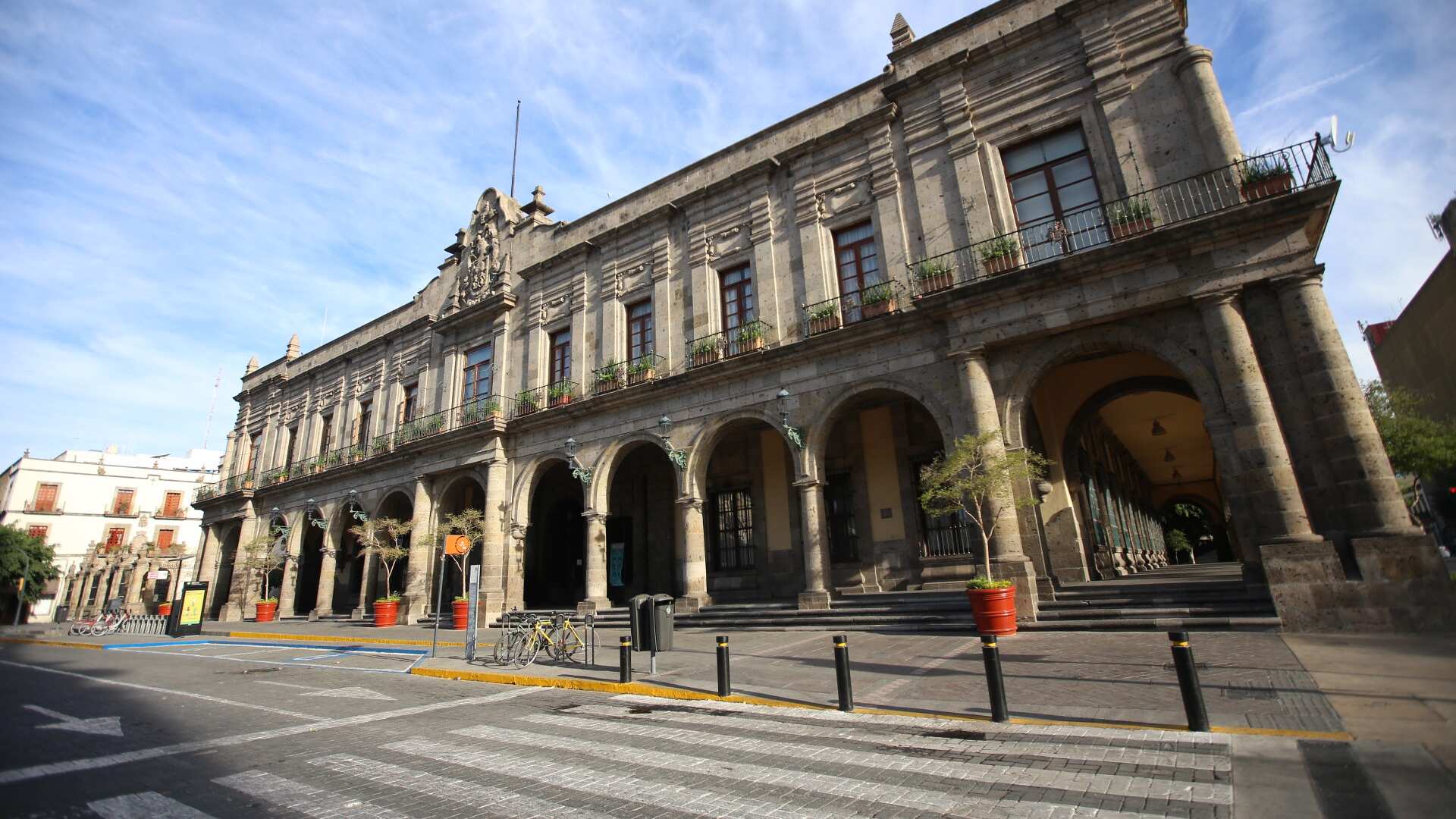 A decir de los regidores de Morena, parte del encarecimiento de las computadoras obedece a que se compraron a un intermediario y no a la empresa fabricante.