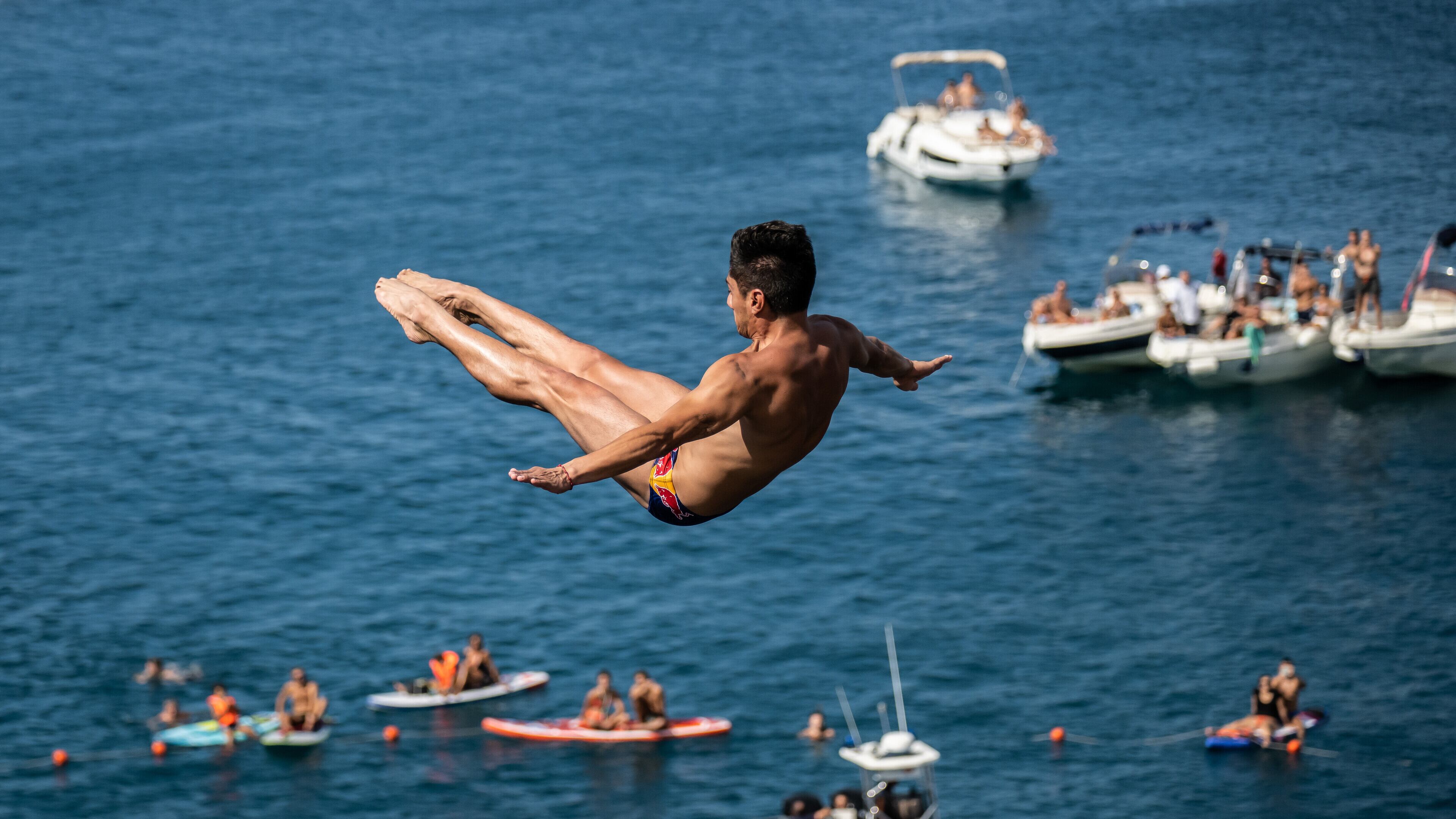 Jonathan Paredes ganó la Serie Mundial de Red Bull Cliff Diving en 2017.